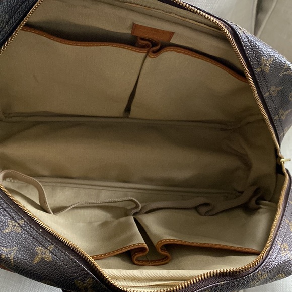 Authentic Louis Vuitton Deauville Handbag - Picture 9 of 14